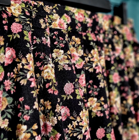Vintage Briggs New York Black Ditsy Floral Midi Skirt- Size Medium - Picture 2 of 5
